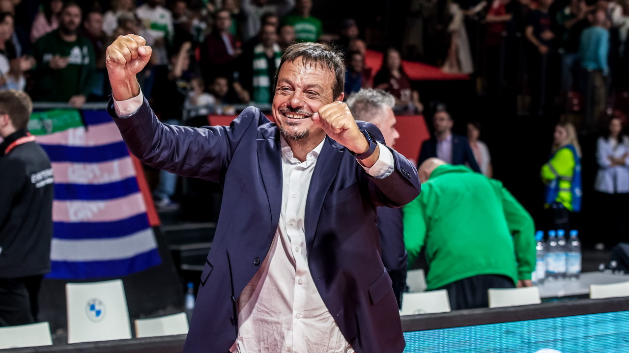 Schlussjubel, Coach Ergin Ataman (Panathinaikos Athen), FC Bayern Basketball vs. Panathinaikos Athen, Basketball, EuroLeague, 33. Spieltag, 05.04.2024